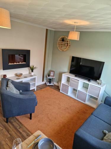 Lovely 2 Bedroom Serviced Apartment With Parking