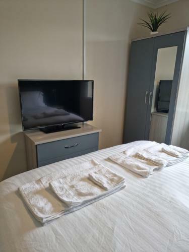 Lovely 2 Bedroom Serviced Apartment With Parking