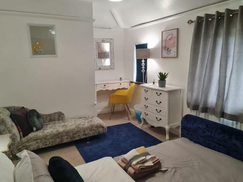 Immaculate 3-bed House In Middleton
