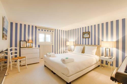 House With Private Courtyard In Deauville
