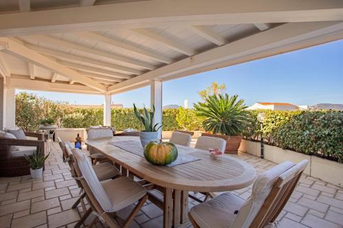 Lovely And Sunny Apartment With Stunning Views