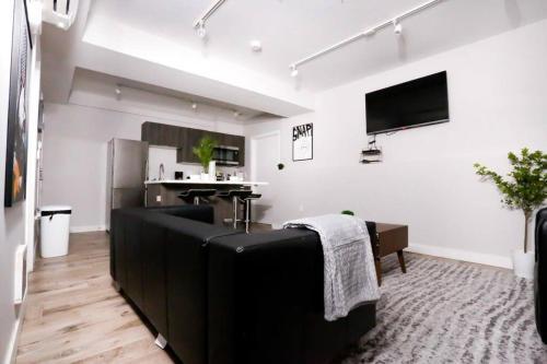 Newly Renovated 2bed, 2bath Private Apartment, Minutes From Boston.
