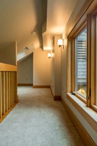 Private Home Overlooking Stevens Lake