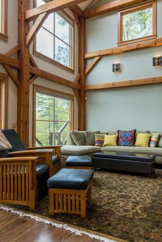 Private Home Overlooking Stevens Lake