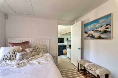 Adorable West Yarmouth Home About 2 Mi To Beach!
