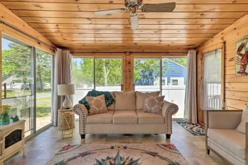 Adorable West Yarmouth Home About 2 Mi To Beach!