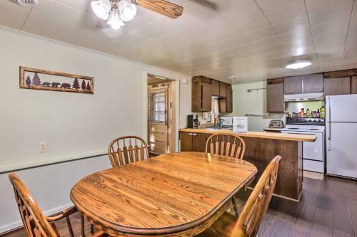 Wolfs River Retreat With Yard And River Access!