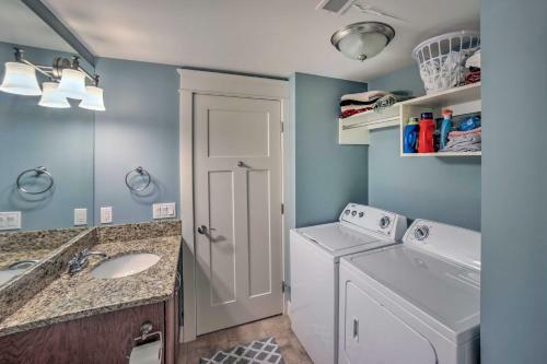 Benton Harbor Townhome With Golf Course View!