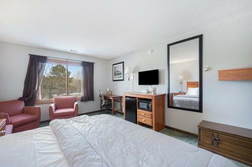 Snow Chasers Lodge - Room 15