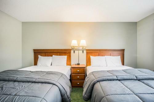 Snow Chasers Lodge - Room 8