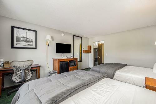 Snow Chasers Lodge - Room 8