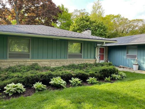Retro Home On Lake Michigan-- Private Beach Access