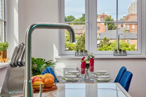 Stunning Industrial Central Apartment - Parking