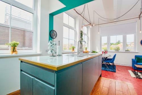 Stunning Industrial Central Apartment - Parking