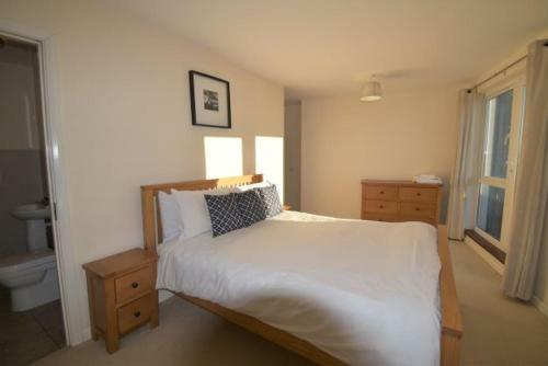 Central 3 Bedroom Apartment With Parking & Balcony