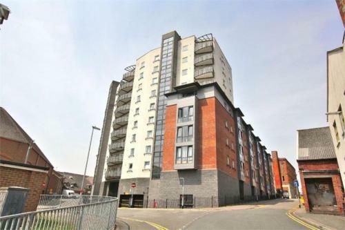 Central 3 Bedroom Apartment With Parking & Balcony