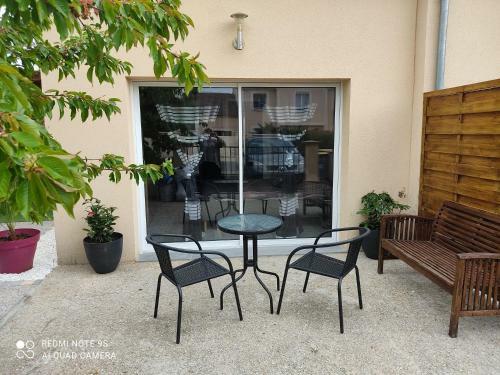 Hostal Chambre D'h�tes De L'�cluse D'episy Avec Spa