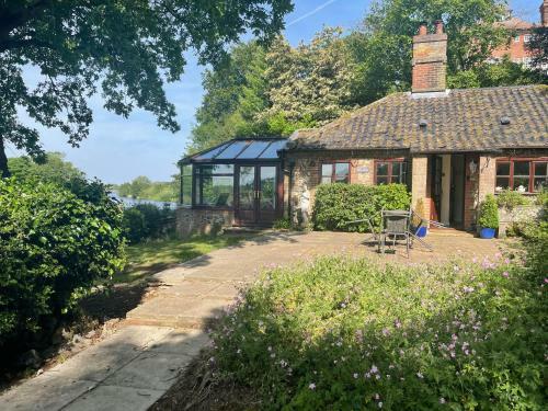 Holly Lodge
