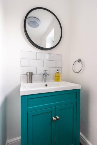 Newly Refurbished Modern Stylish 2 Bedroom Cottage