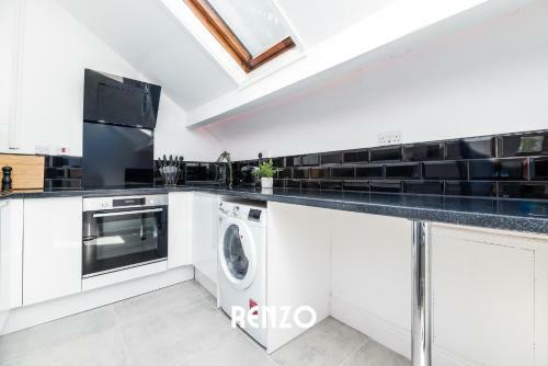 Stunning 2 Bed Apartment With Free Parking & Wifi