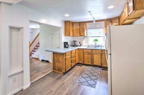 Cozy Ishpeming Cottage With Lake And Park Views!