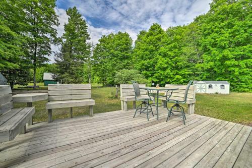 Mancelona Home With Deck, 8 Mi To Torch Lake!