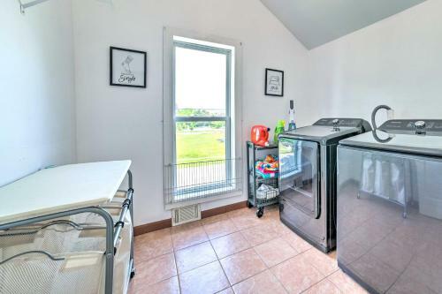 Large Home - Near Downtown, Beach And Marina!