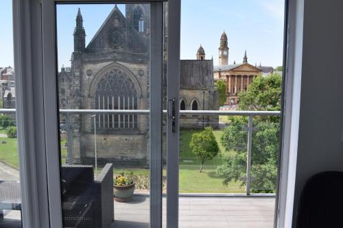 Lovely 2-bed Apartment In Paisley