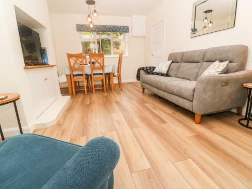 6 Andrewartha Road