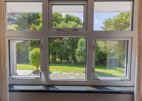 Spacious Family Bungalow - With Private Gardens!