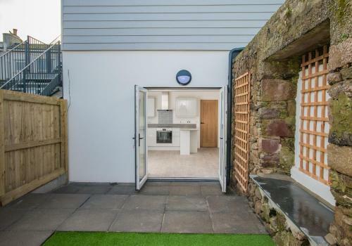 Mount View Apartment With Garden And Sea Views