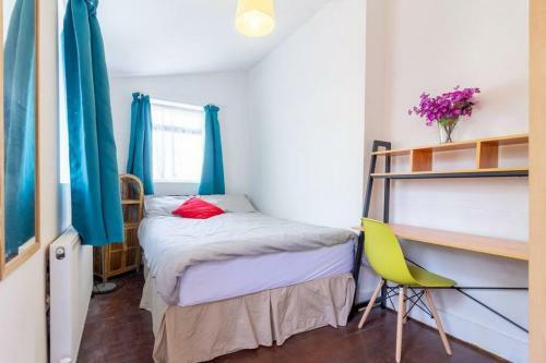 Authentic London - Four Bedroom Victorian House
