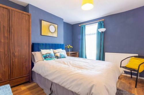 Authentic London - Four Bedroom Victorian House