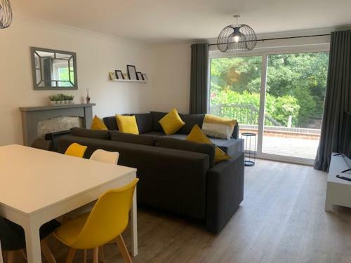 Spacious 5-bedroom Home Perfect For Large Groups