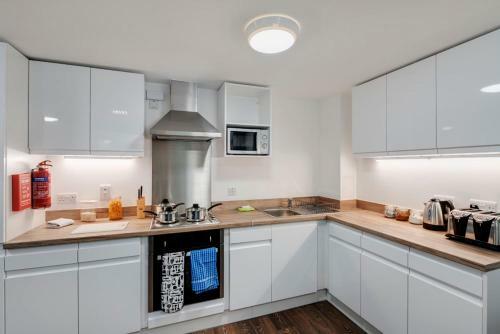 Zeni Apartments 5 Bed Apartment In Central Plymouth