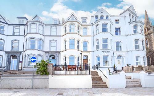 Arcadia View 1 Bed Apartment - Sea Views