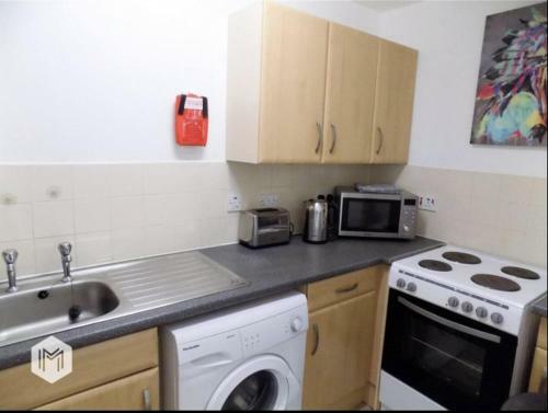 Central 2 Bed Apartment With Parking