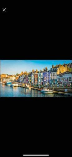 Sunny Modern House In Weymouth With Parking