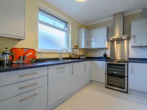 The Raglan Studio - Uk34008