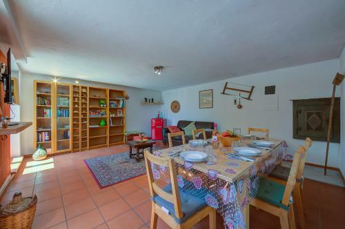 Cherry Tree House Pet & Child Friendly - Happy Rentals