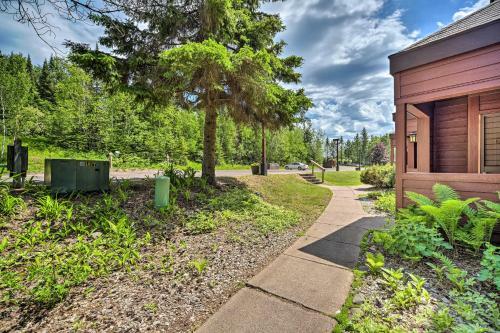 Ski-in And Ski-out Lutsen Retreat With Pool Access!