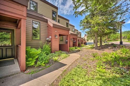 Ski-in And Ski-out Lutsen Retreat With Pool Access!