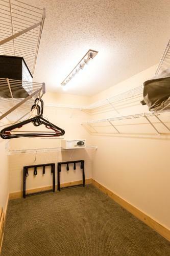 Interlachen Unit 18