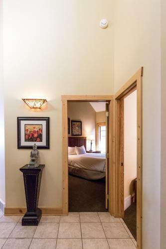 Interlachen Unit 18
