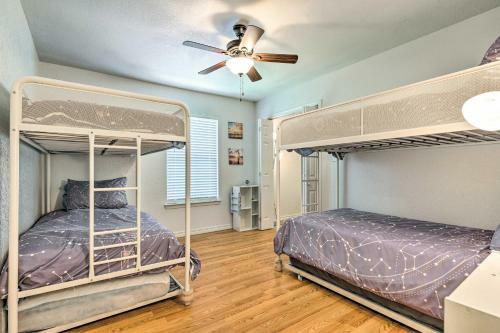 Downtown Waveland Home 2 Blocks To Beach!
