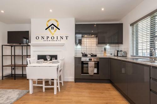 Apartamento ?onpoint -fresh 2 Bedroom Apt With Parking!?