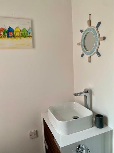 A Spacious, High End, One Bedroomed Apartment 4