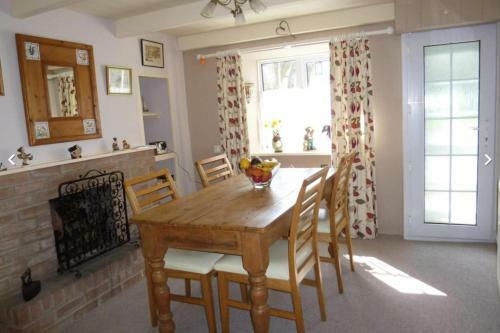 Lovely Cornish Cottage In Small Village Setting