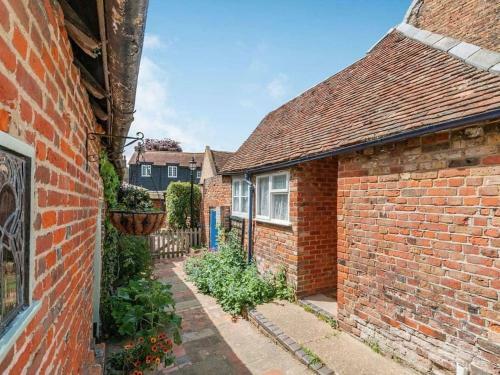 Stunning 5-bed Period Cottage With Fireplace