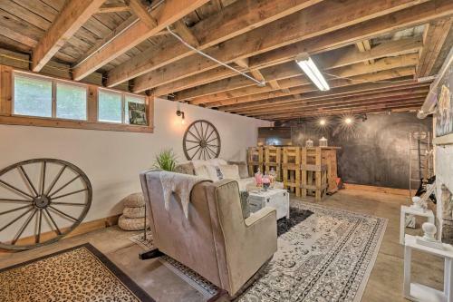 Cabool Retreat - Private Backyard With Hot Tub!